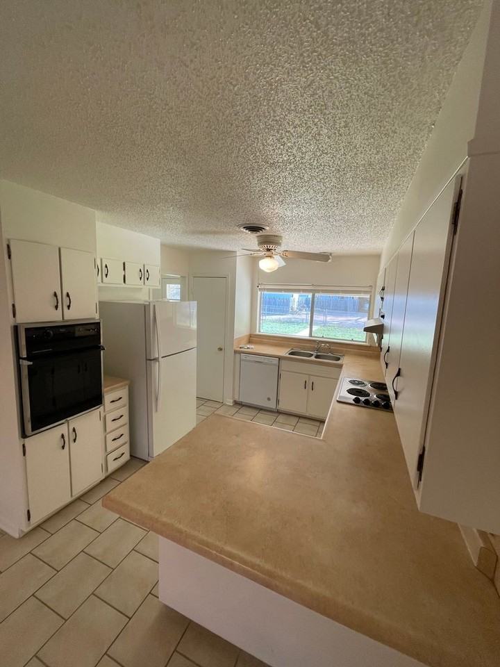 210 Frederick Rd - Photo 3 of 14