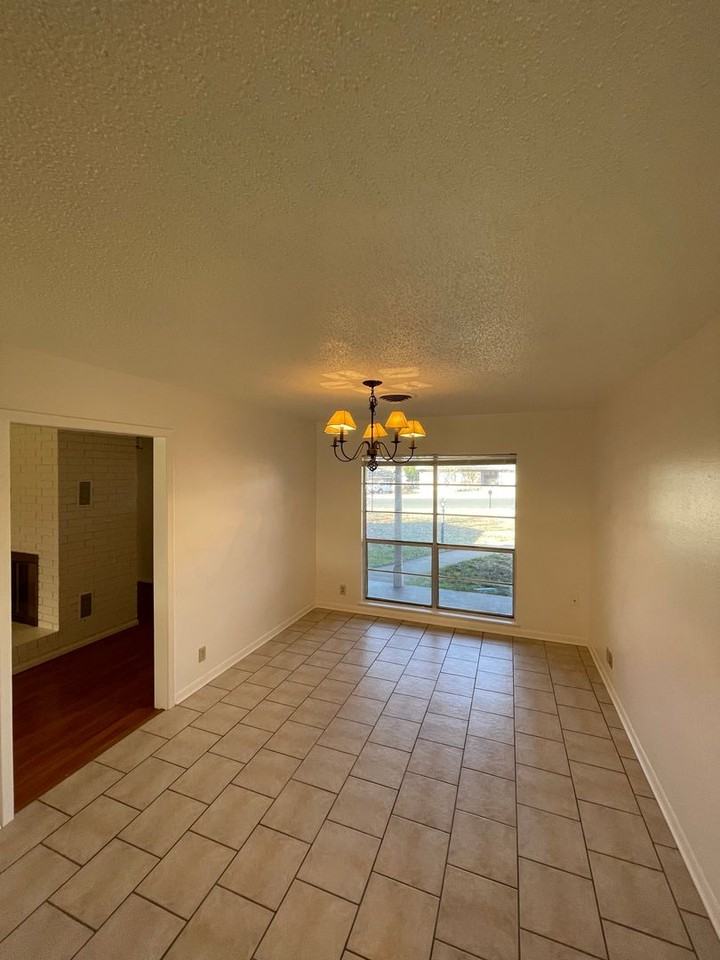 210 Frederick Rd - Photo 4 of 14