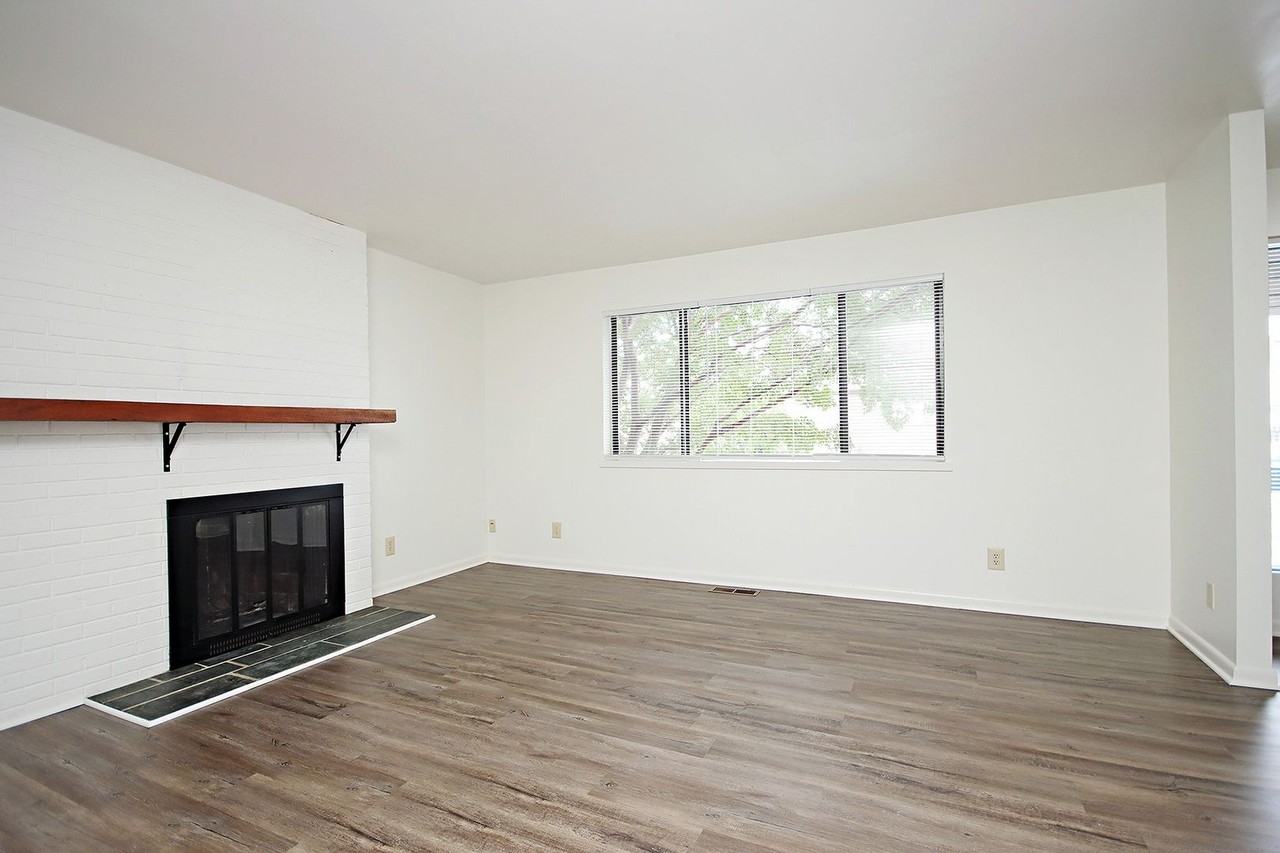 221 Harvest Dr - Photo 2 of 11