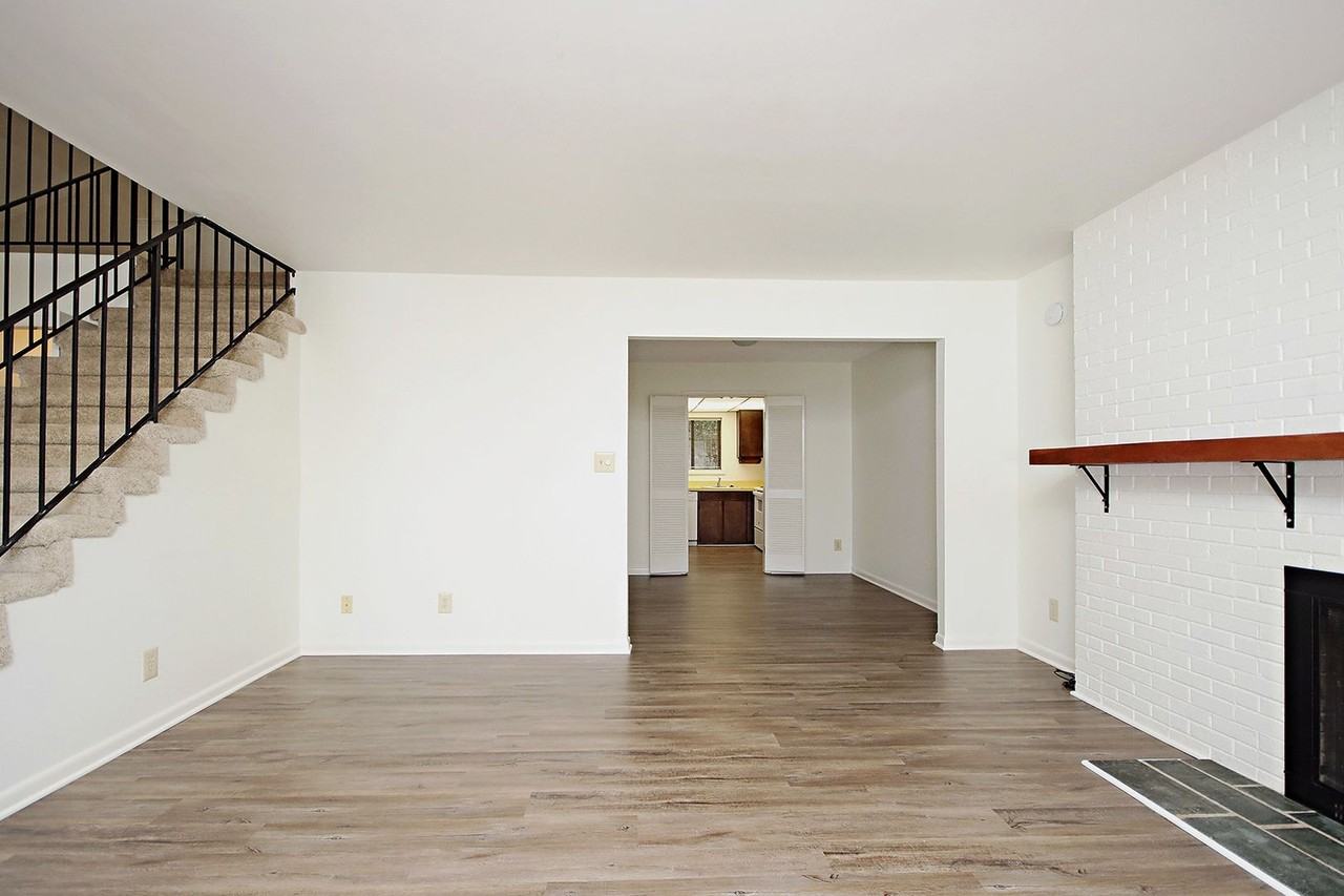 221 Harvest Dr - Photo 3 of 11