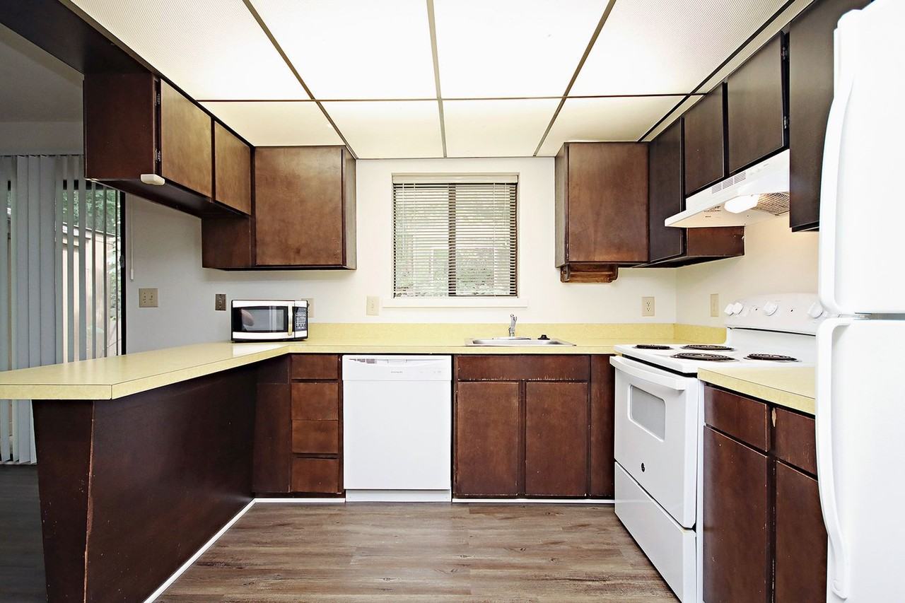 221 Harvest Dr - Photo 4 of 11