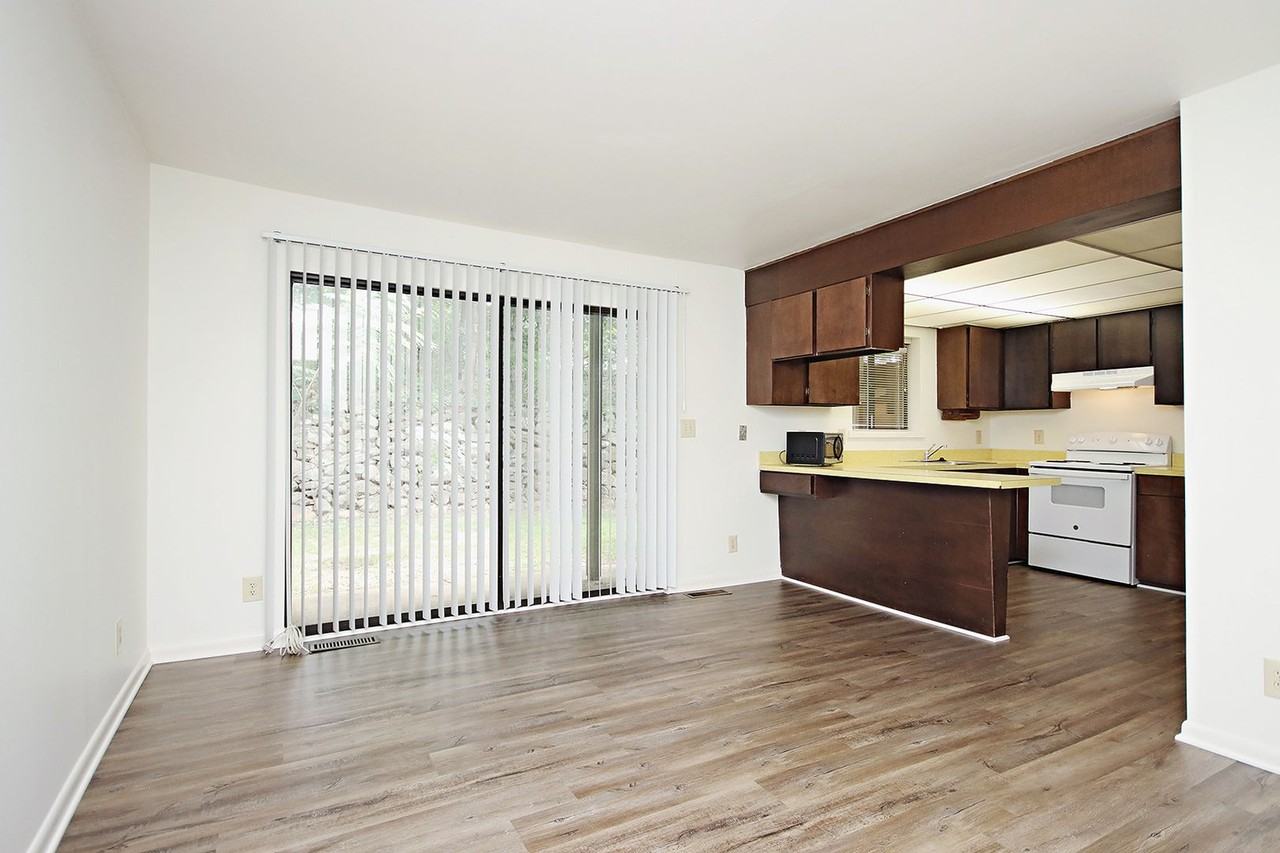 221 Harvest Dr - Photo 5 of 11