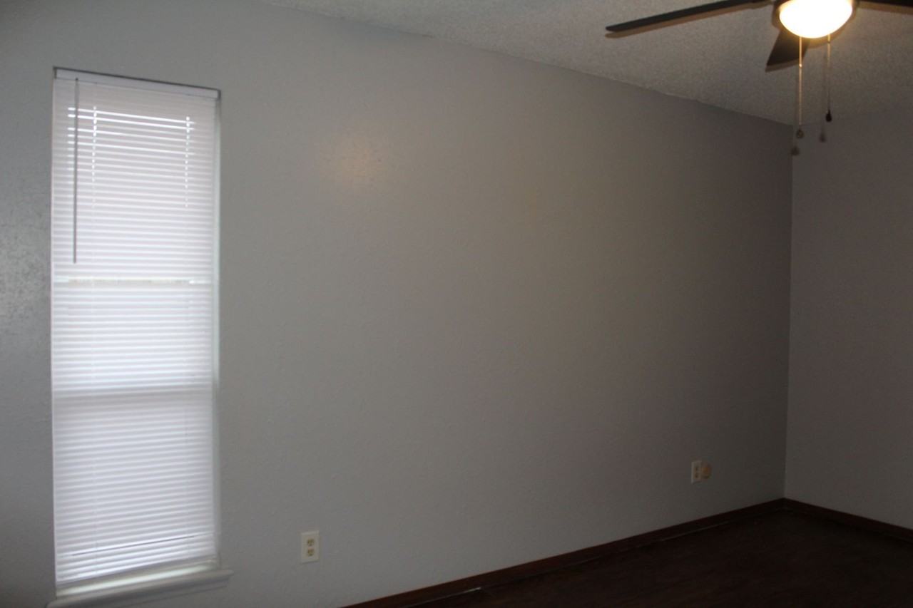 4033 S Locust Dr - Photo 2 of 14