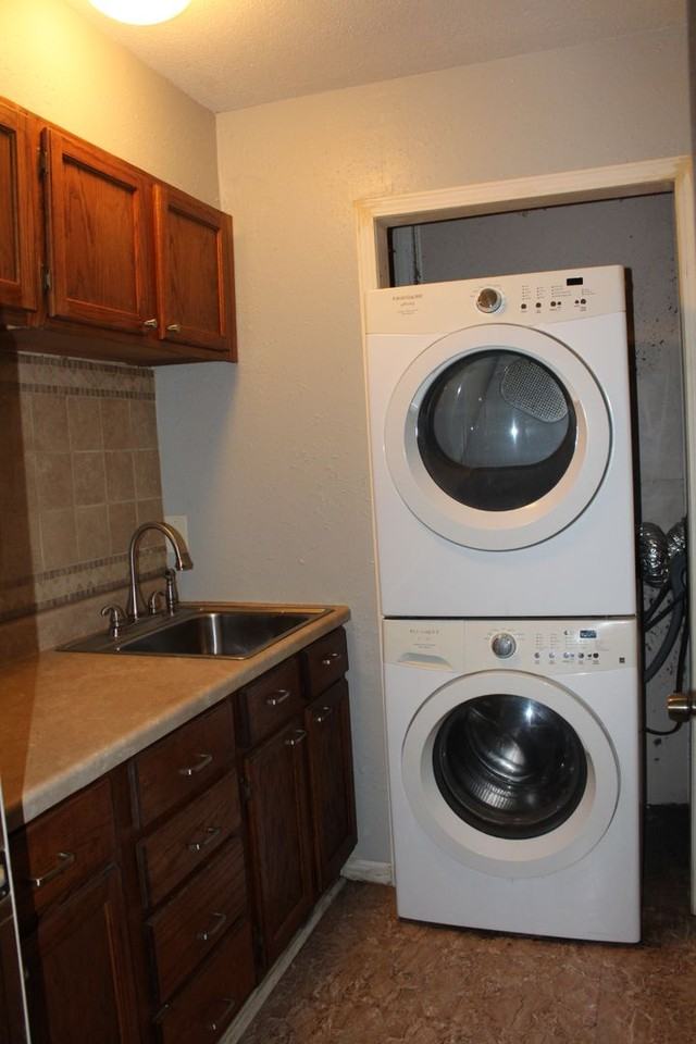 4033 S Locust Dr - Photo 4 of 14