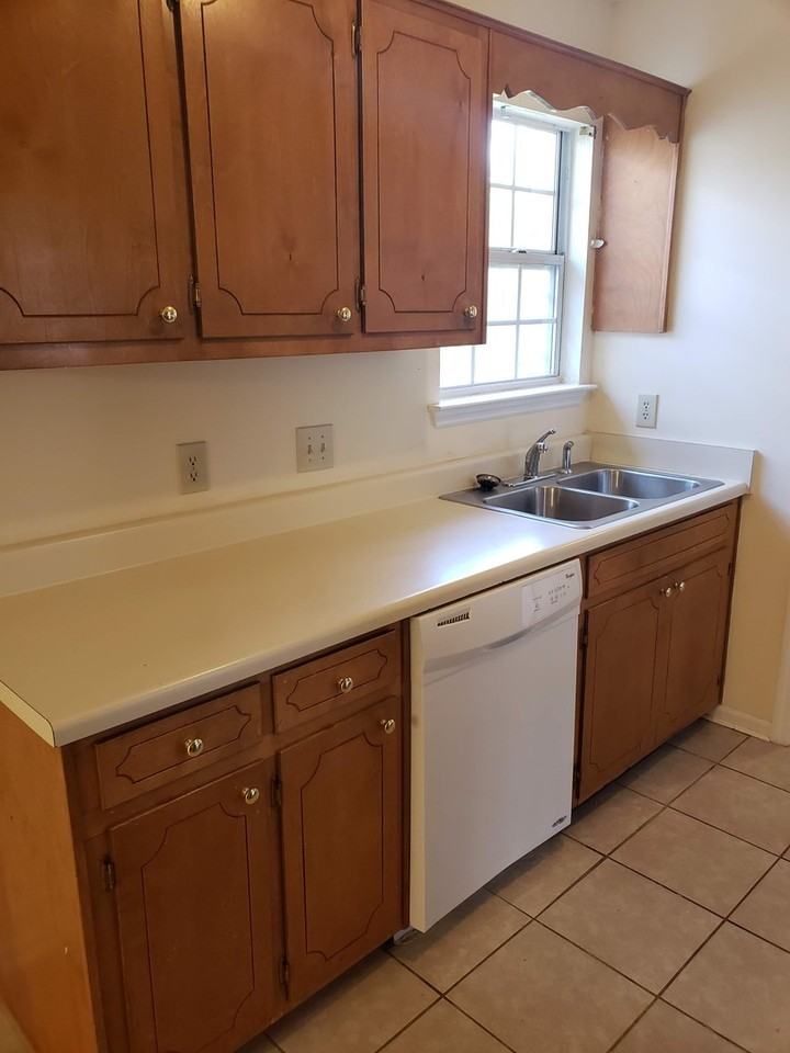 446 Westgate Blvd - Photo 3 of 13