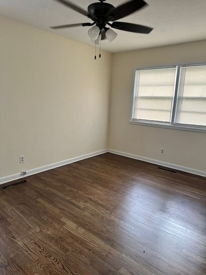 2170 S Link Ave - Photo 3 of 5