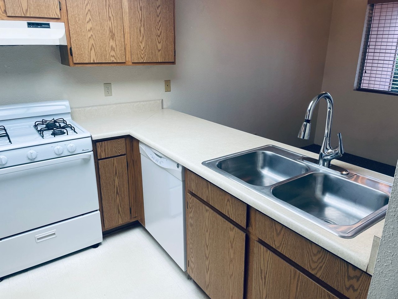 250 Sunset Dr #18 - Photo 5 of 15