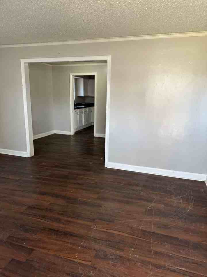 1154 Springdale St - Photo 3 of 3