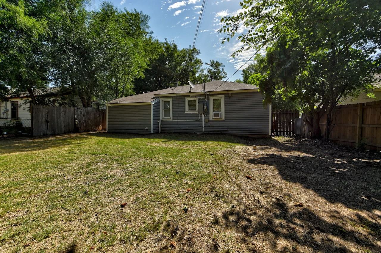 2321 Mccracken Dr - Photo 3 of 34