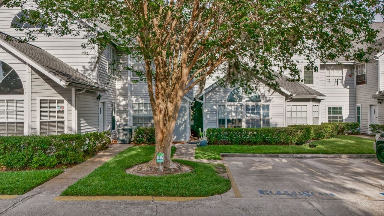 12287 Armenia Gables Cir - Photo 3 of 44