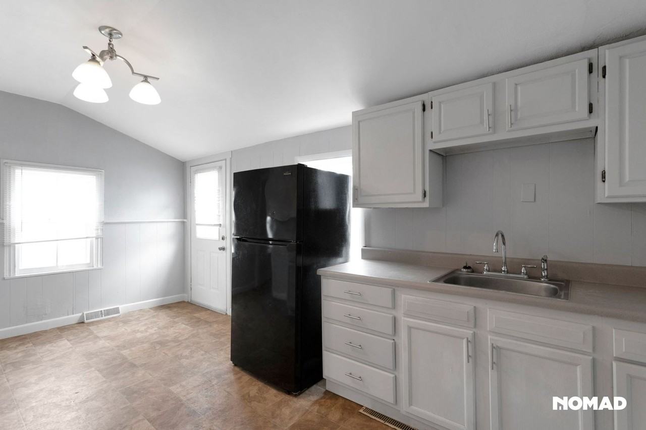 378 E Broadway - Photo 3 of 34