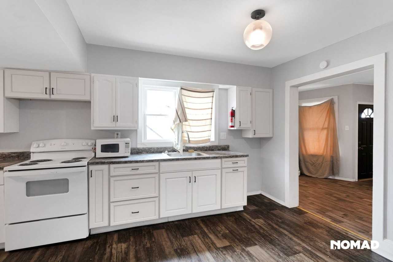 380 E Broadway - Photo 3 of 36