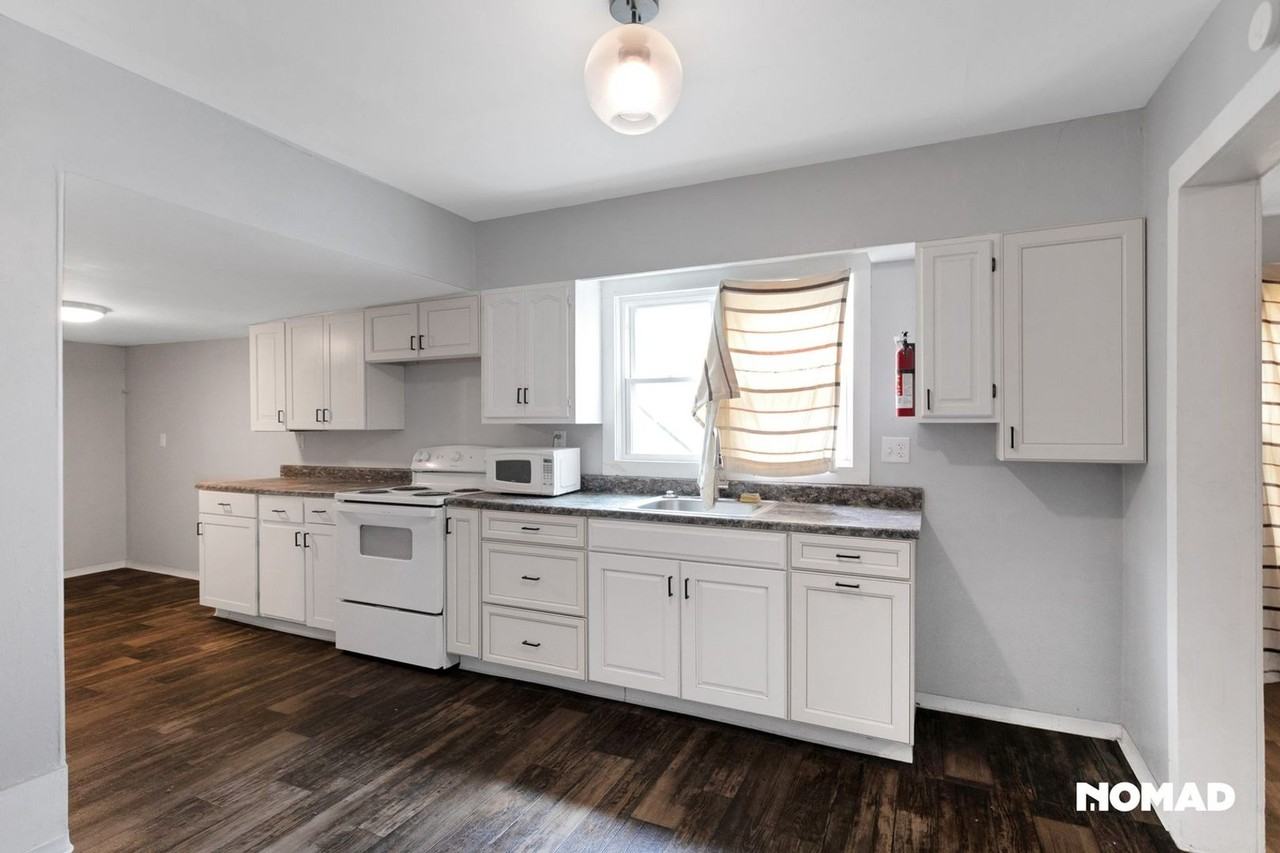 380 E Broadway - Photo 4 of 36