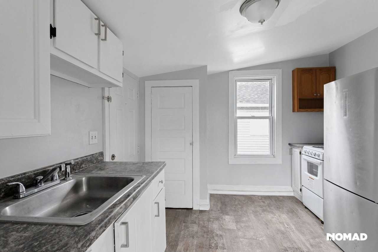 380 E Broadway - Photo 4 of 31