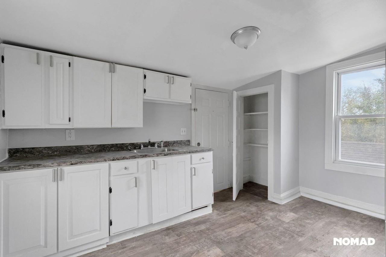 380 E Broadway - Photo 5 of 31
