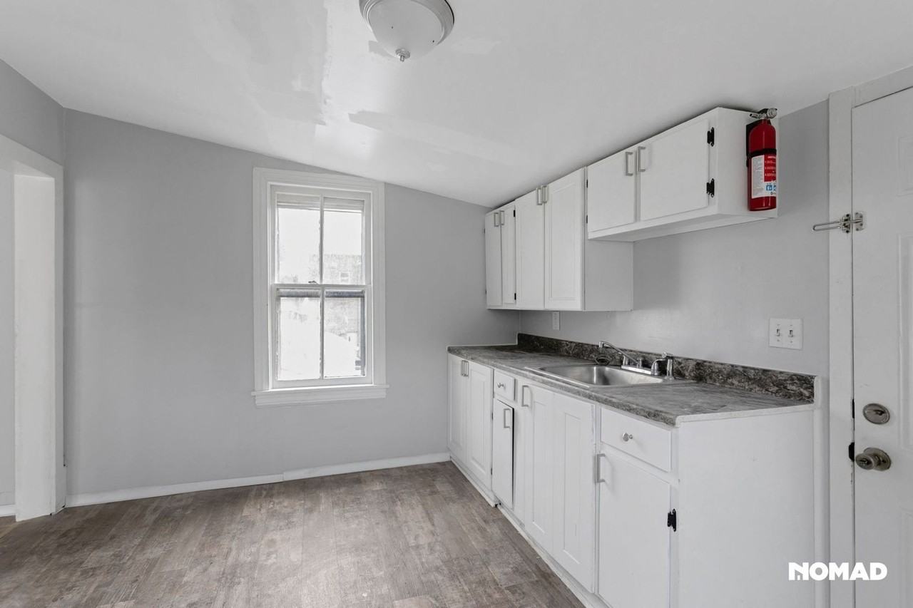 380 E Broadway - Photo 7 of 31