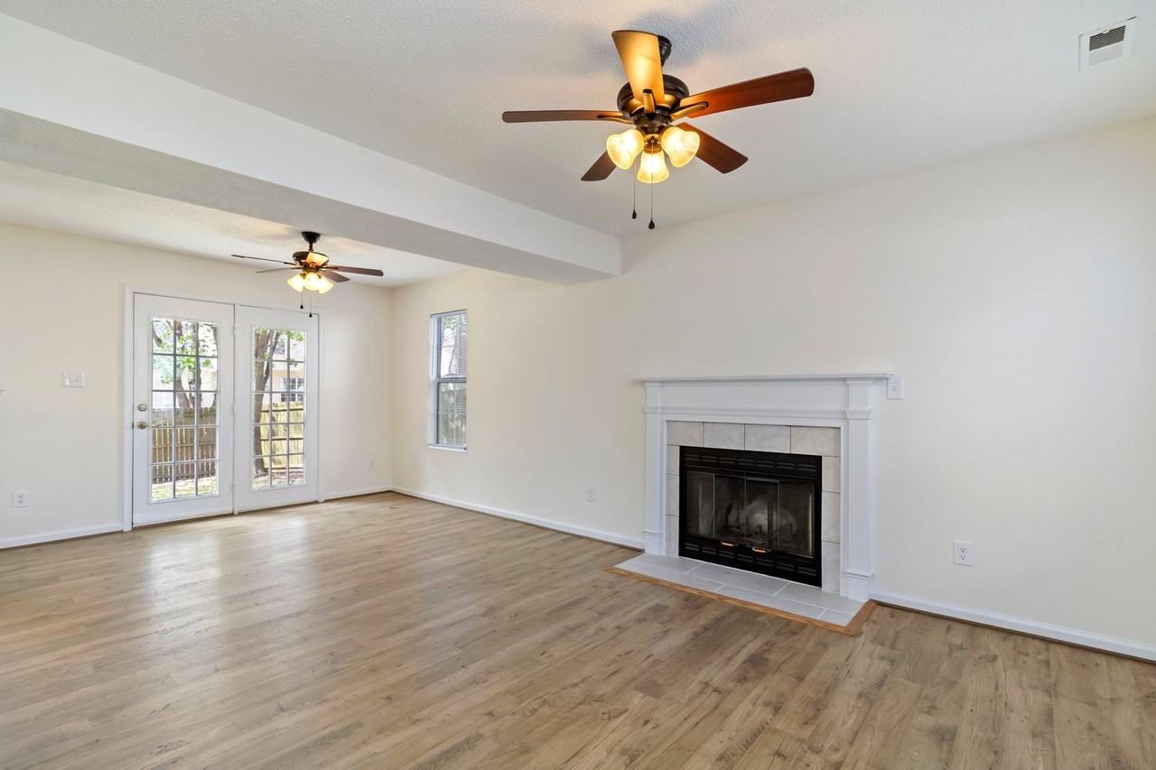 712 Prince Ct - Photo 2 of 18