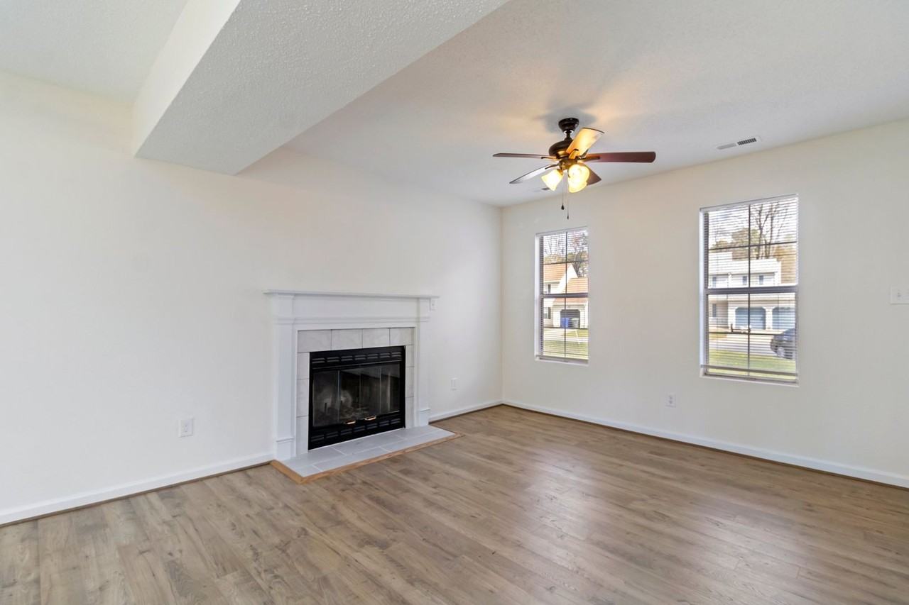 712 Prince Ct - Photo 3 of 18