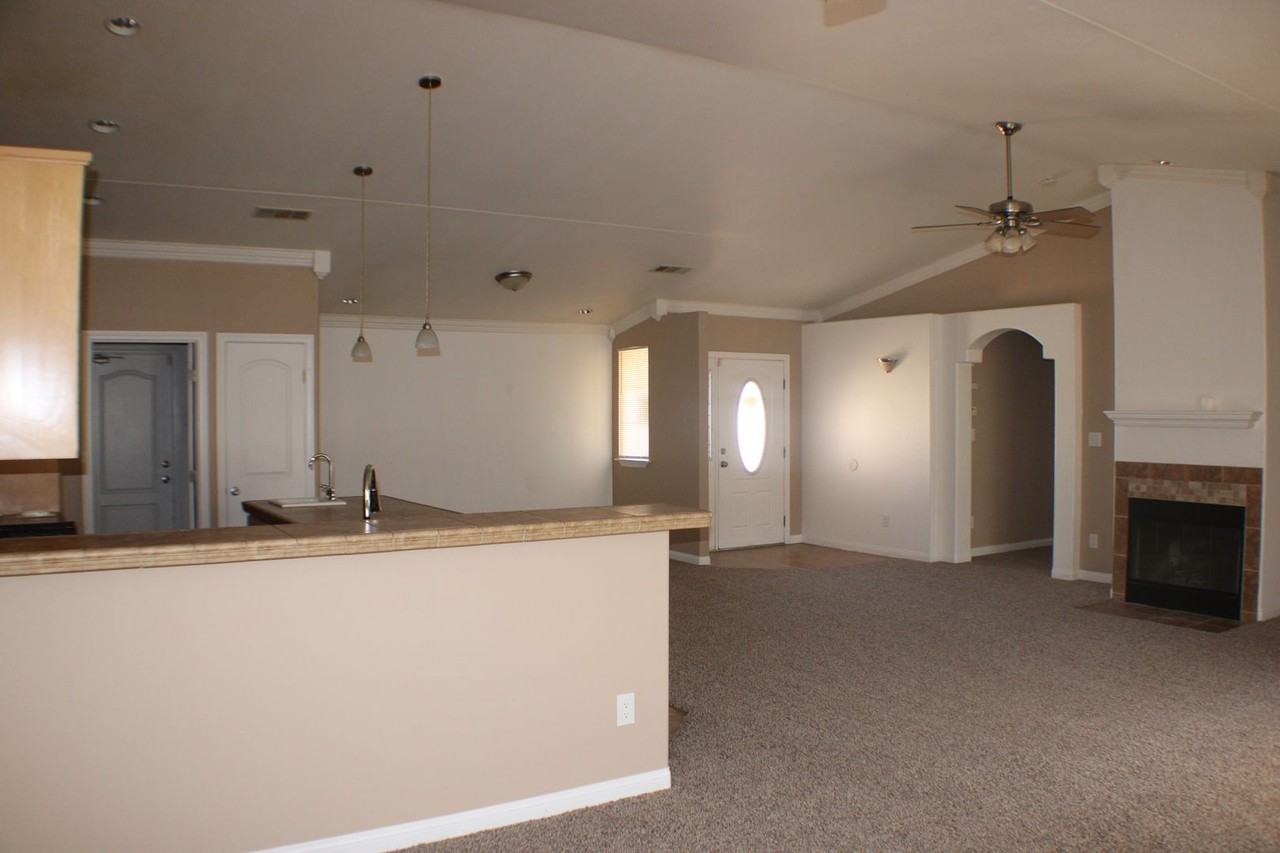 8144 Fernwood Ave - Photo 4 of 18