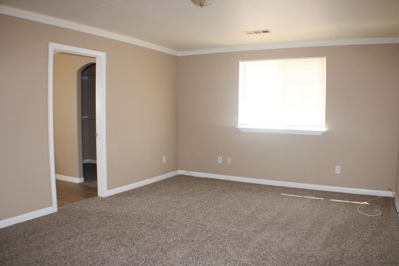 8144 Fernwood Ave - Photo 6 of 18