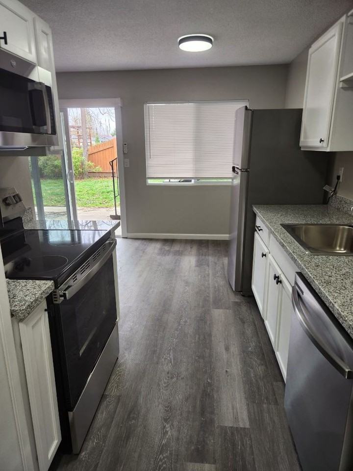 919 E Pine St #A - Photo 6 of 9