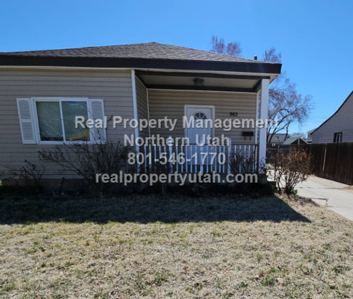 963 Rushton St - Photo 2 of 15