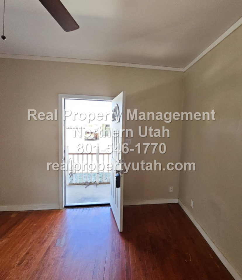 963 Rushton St - Photo 3 of 15