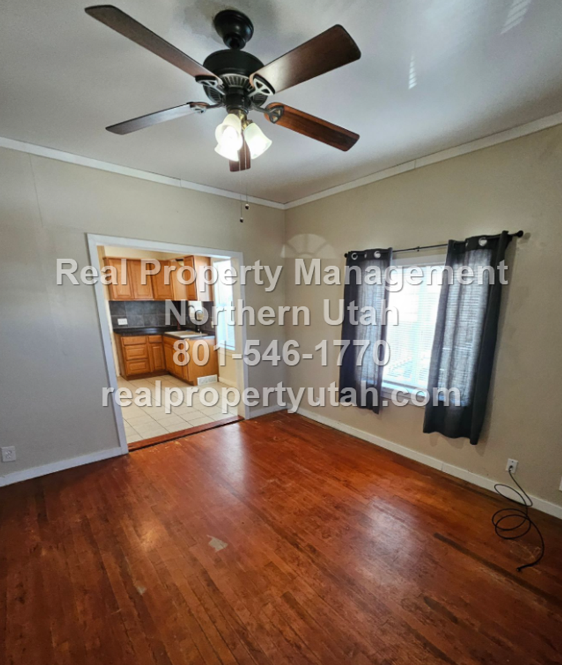 963 Rushton St - Photo 4 of 15