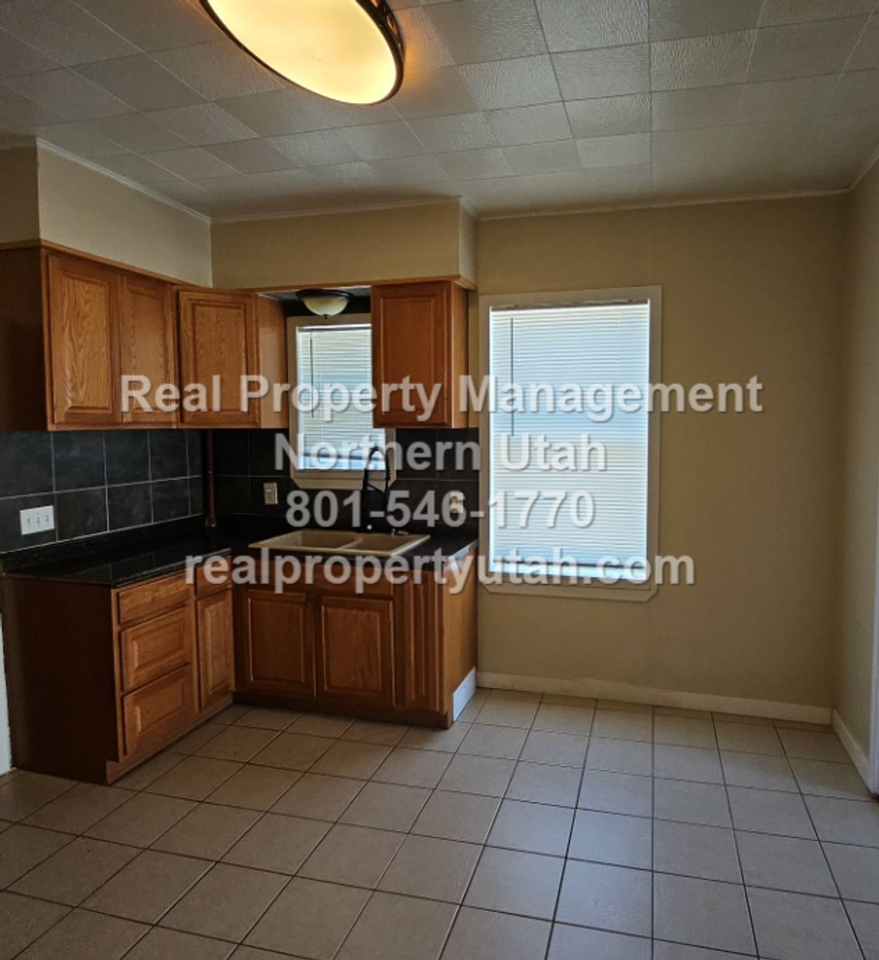 963 Rushton St - Photo 5 of 15