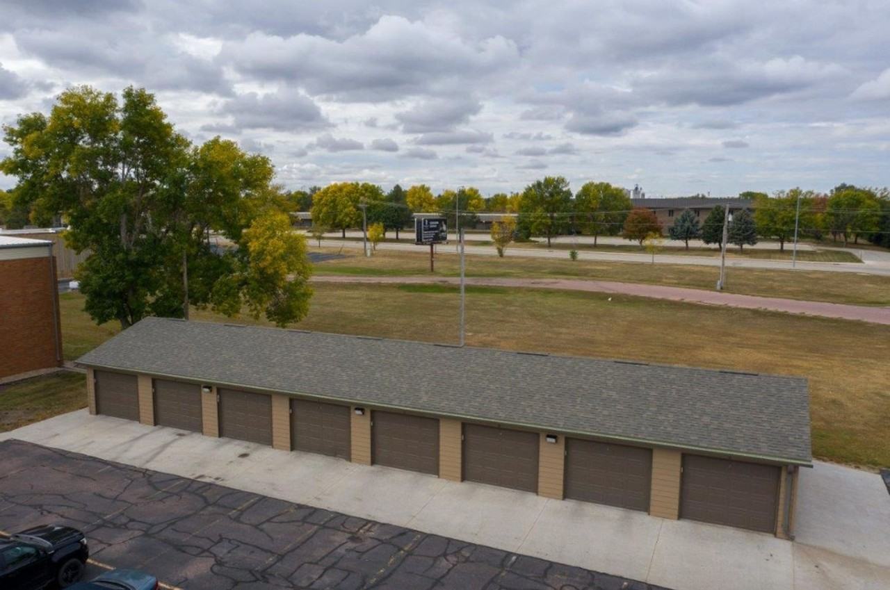 1, 2, 3 Bedroom Apartments - Photo 6 of 41