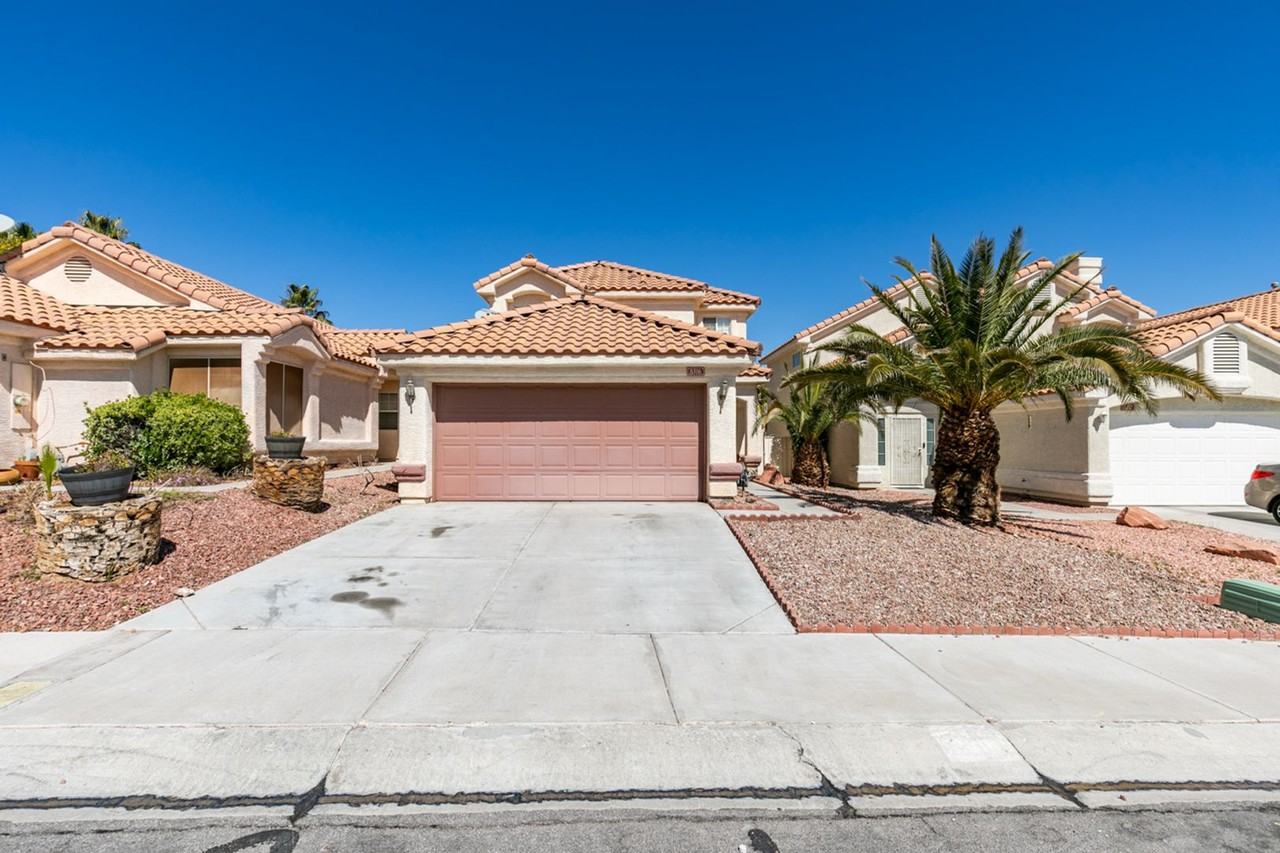 8316 Monico Valley Ct - Photo 3 of 46