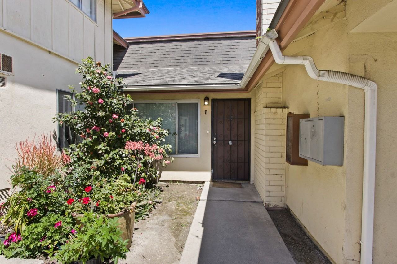 14561 Del Amo Ave - Photo 4 of 17