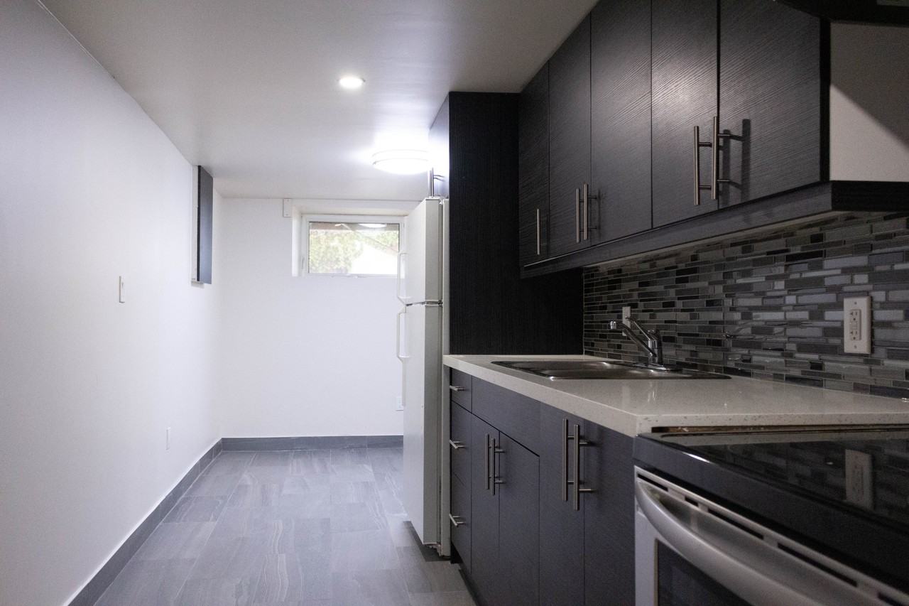 114 Hess St S, Hamilton - Photo 2 of 11