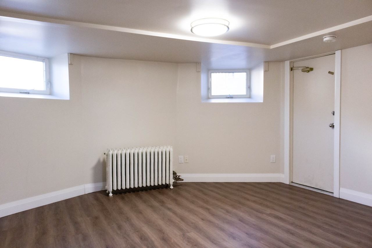 114 Hess St S, Hamilton - Photo 3 of 11