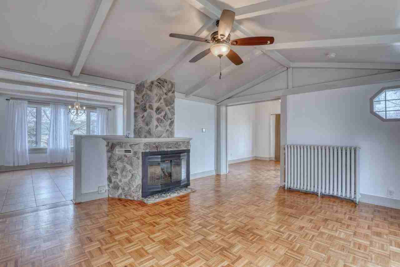 327 W Sumner St - Photo 2 of 19