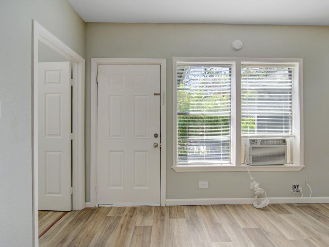 313 North Beauregard Street - Photo 7 of 10