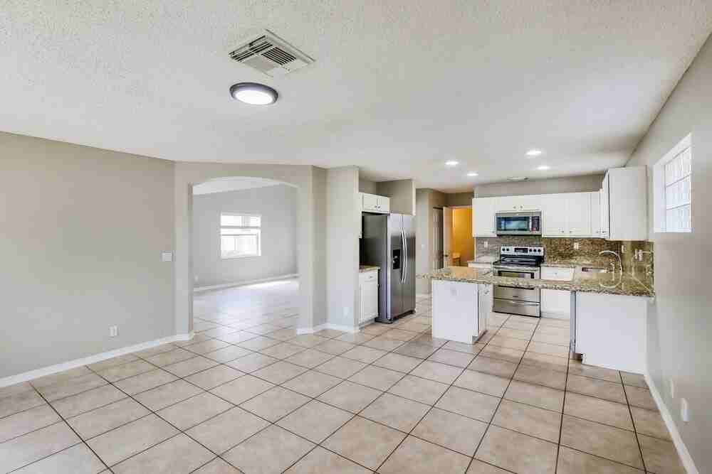 3842 Nw 63rd Ct - Photo 7 of 17