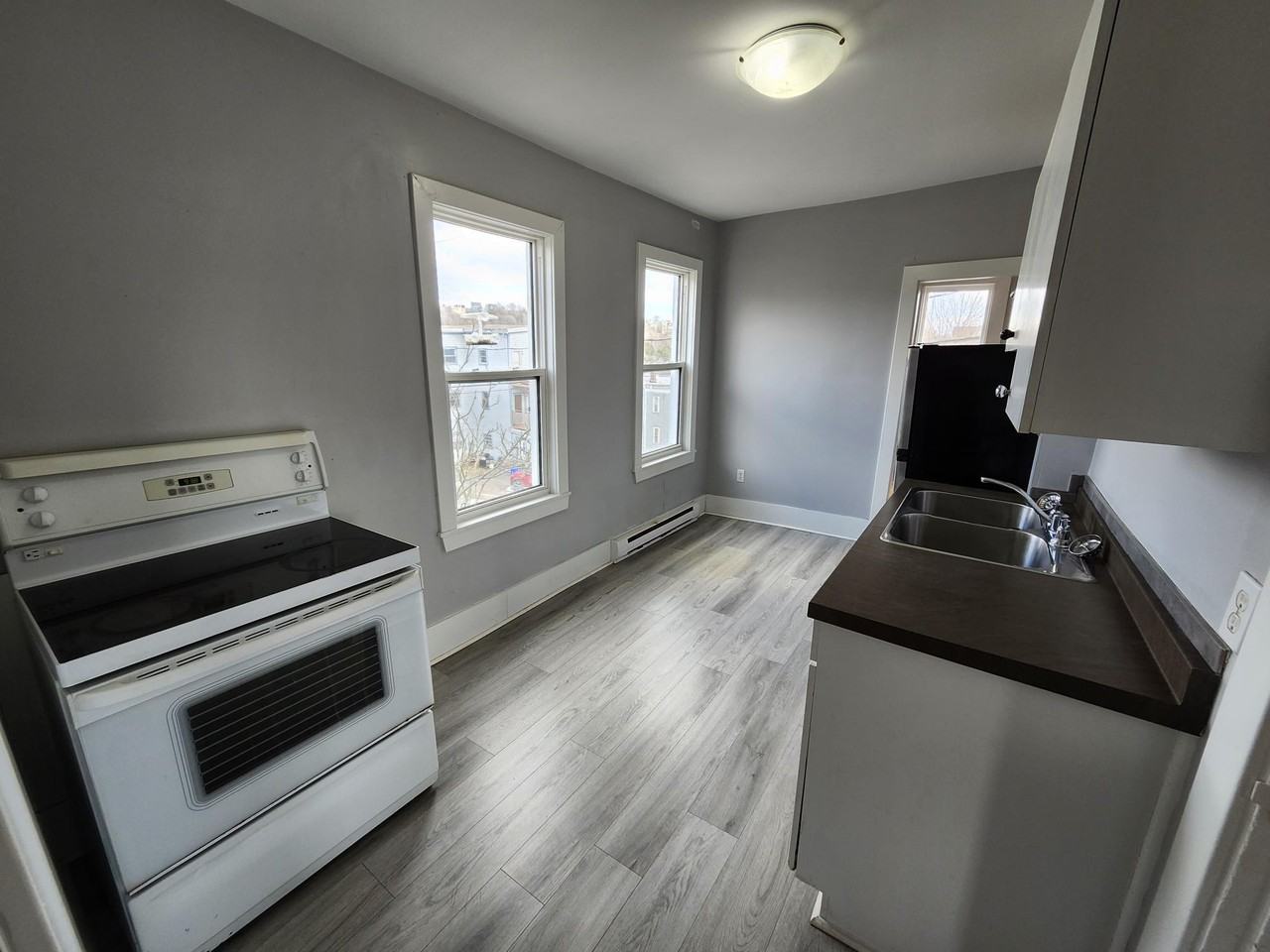 8 Kennedy Pl #A - Photo 2 of 28