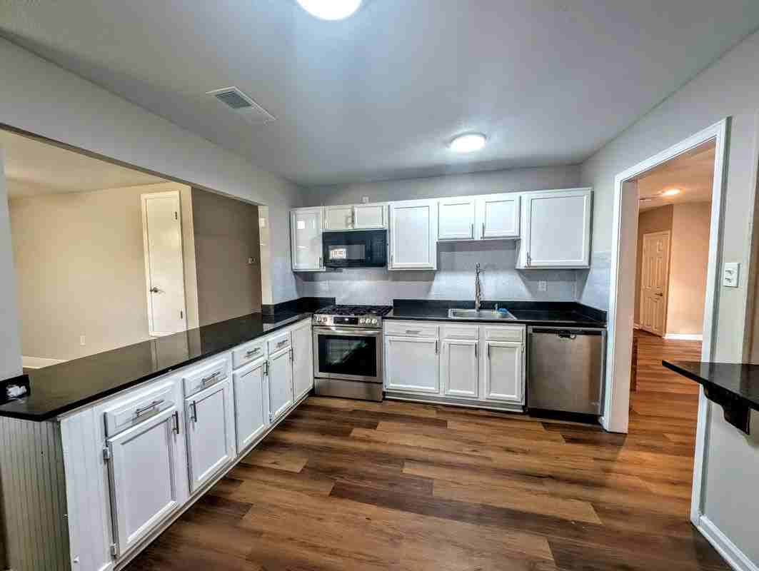2528 Joy Ann Dr - Photo 3 of 12