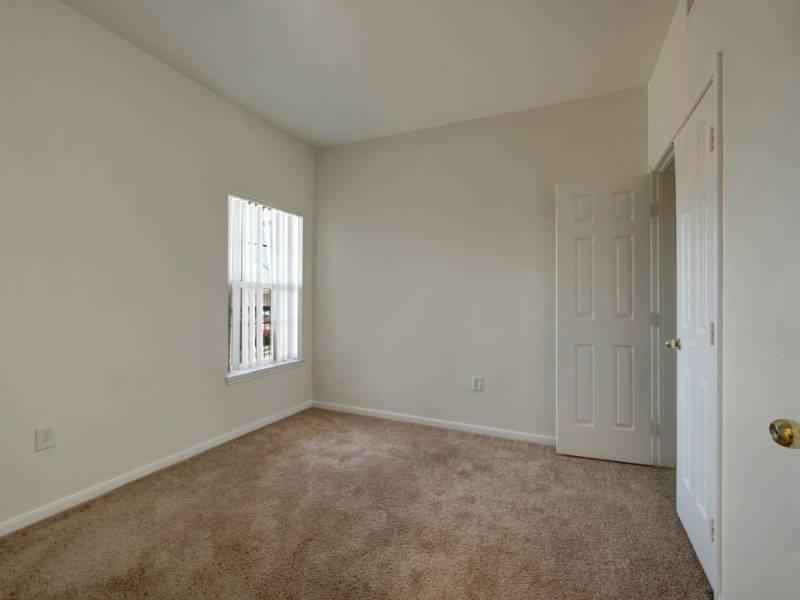 6201 E 62nd Ave - Photo 2 of 33