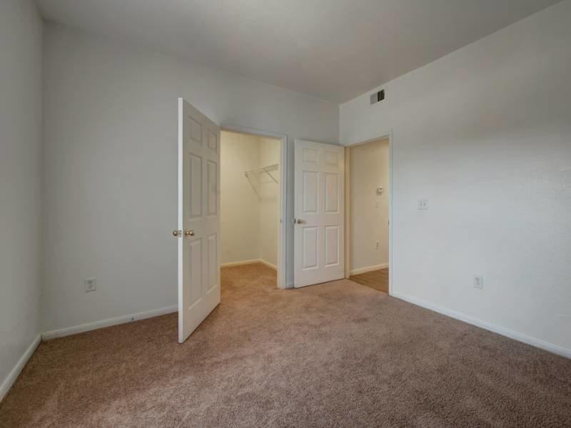 6201 E 62nd Ave - Photo 3 of 33