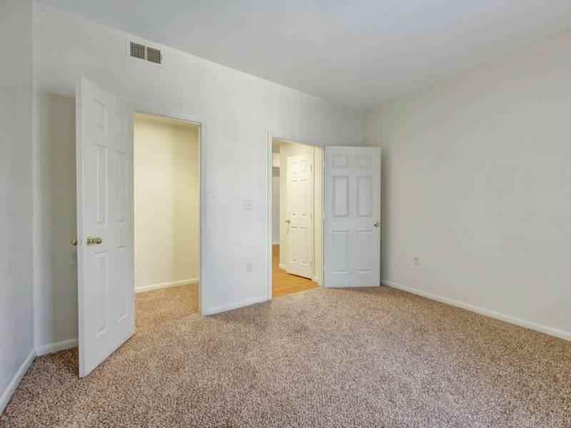 6201 E 62nd Ave - Photo 5 of 33