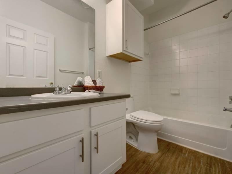 6201 E 62nd Ave - Photo 5 of 33