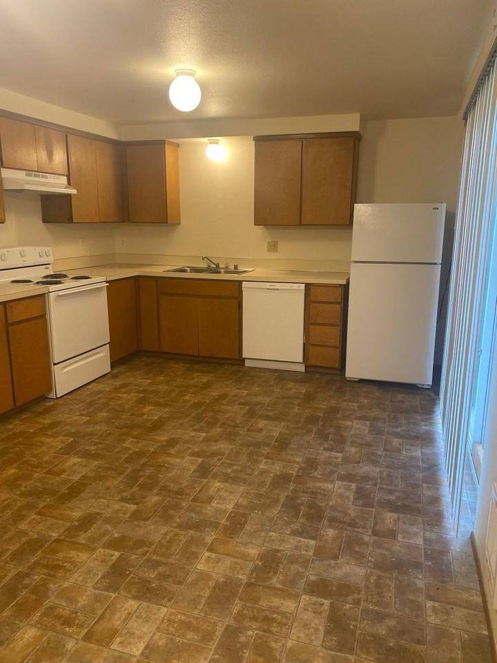 16001 11th Avenue Ct E - Photo 4 of 14