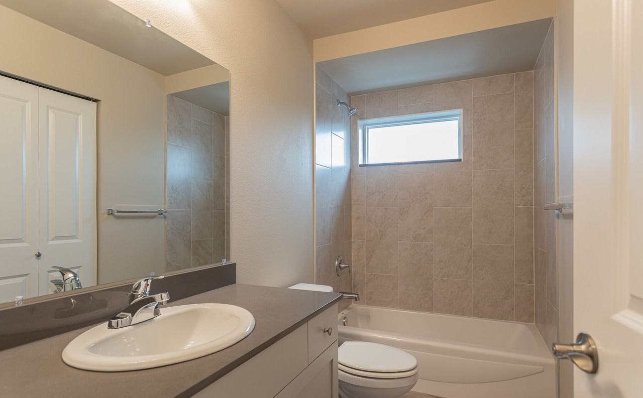 Lake Grove Apartments! - Photo 4 of 8