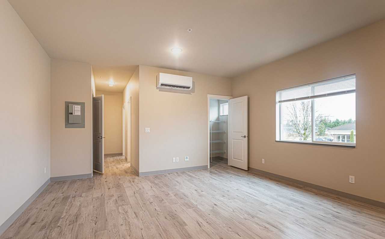 Lake Grove Apartments! - Photo 5 of 8