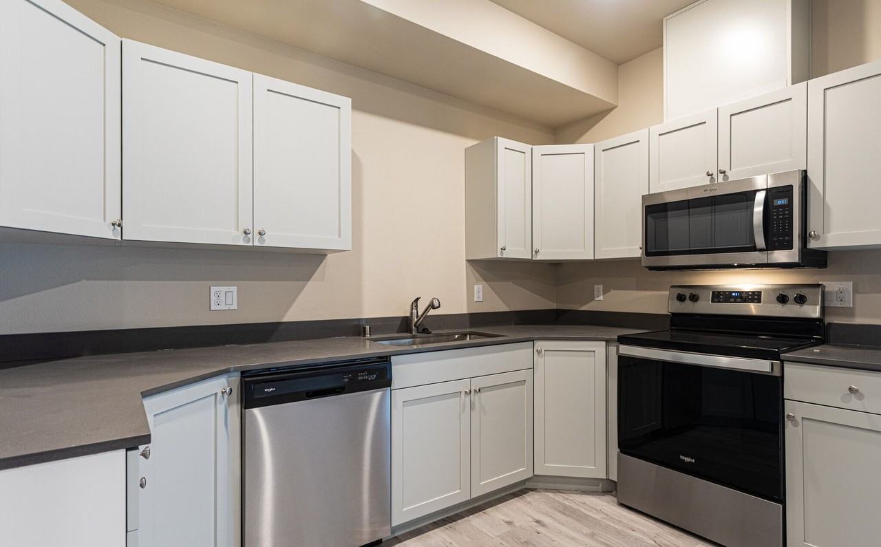 Lake Grove Apartments! - Photo 6 of 8