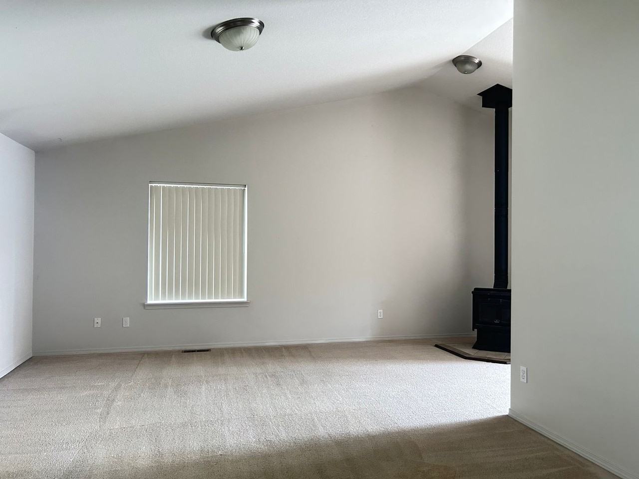 463 Se Ponderosa Dr - Photo 2 of 10