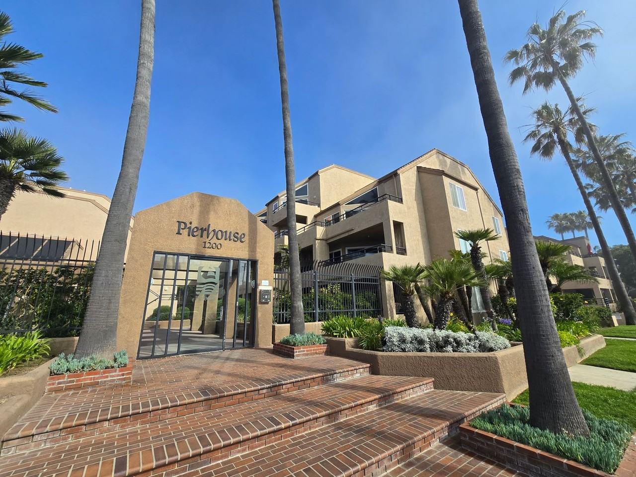 1200 Pacific Coast Hwy #303