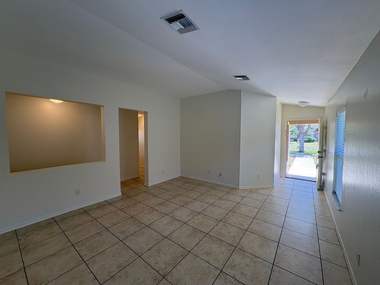 13272 Sw Pembroke Cir N - Photo 3 of 22